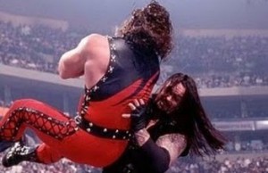 old-undertaker-and-kane-figthing-pictures-2_display_image_display_image.jpg